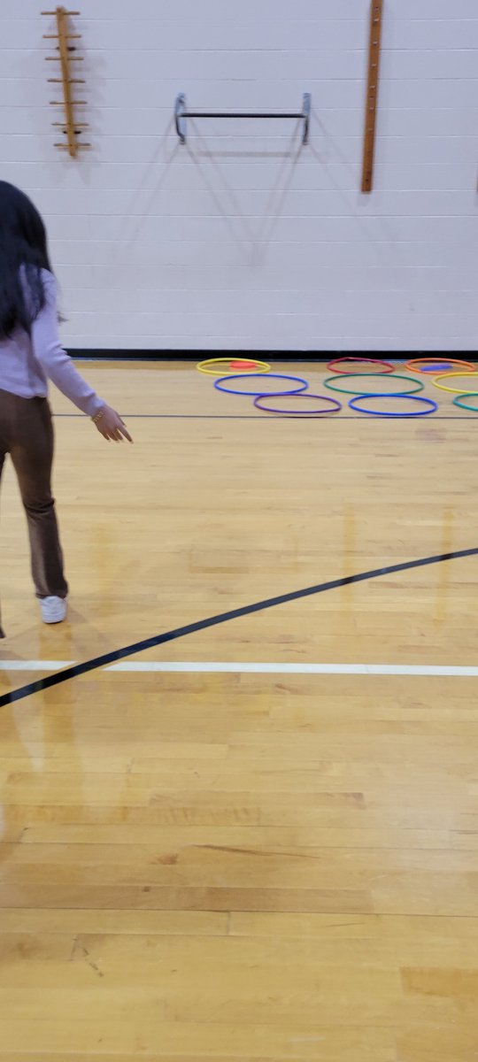 cironsWMEPE's tweet photo. Frisbee tic tac toe.  We are not just working on frisbee skills. We are working on problem solving, strategy, communicating and collaborating https://t.co/hMXaMQuiQ5