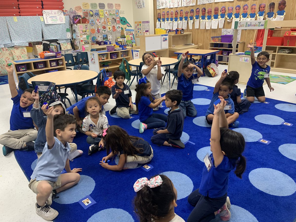 nfranco1214's tweet photo. We’re going over taller and shorter with our partners during our Turn and Talk routine! @LomaParkES https://t.co/vJEl22oLR1
