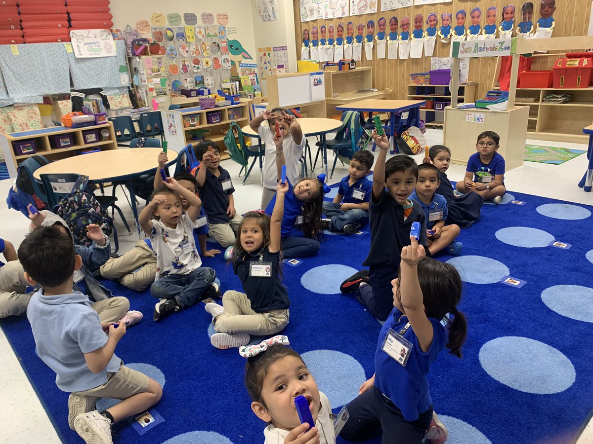nfranco1214's tweet photo. We’re going over taller and shorter with our partners during our Turn and Talk routine! @LomaParkES https://t.co/vJEl22oLR1