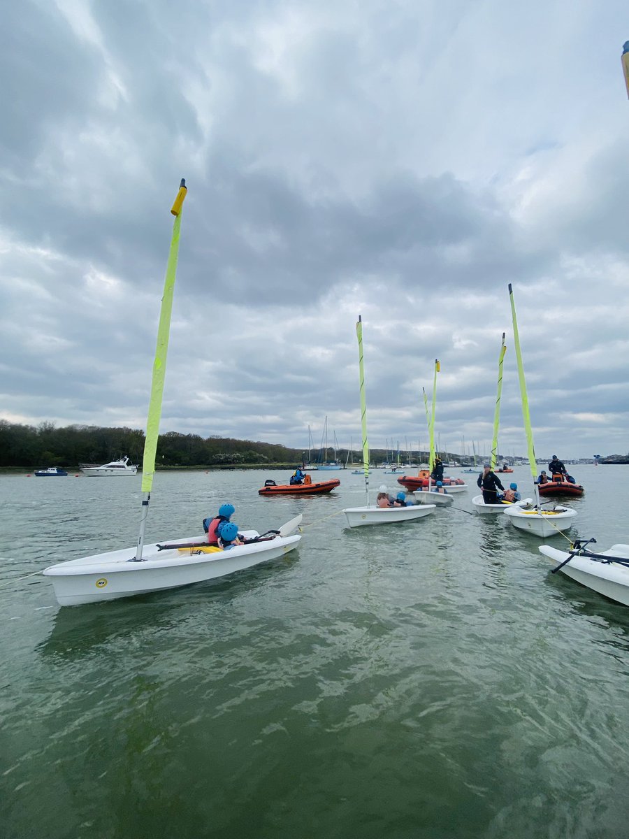 Up the river without a paddle kind of day 😎 ⛵️ 
#waterconfidence #dinghy #SUP #paddleboard #capablepupils