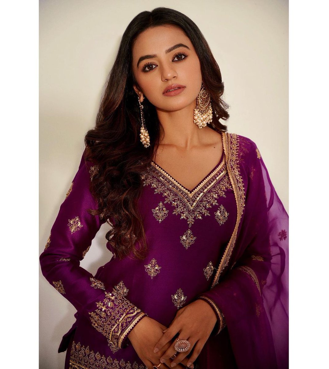 GossipsInsight's tweet photo. #HellyShah flaunt your style in pretty 😍
.
.
.
.
#HellyShah #talkingbling #GossipsInsight https://t.co/Xa5NJPonBc