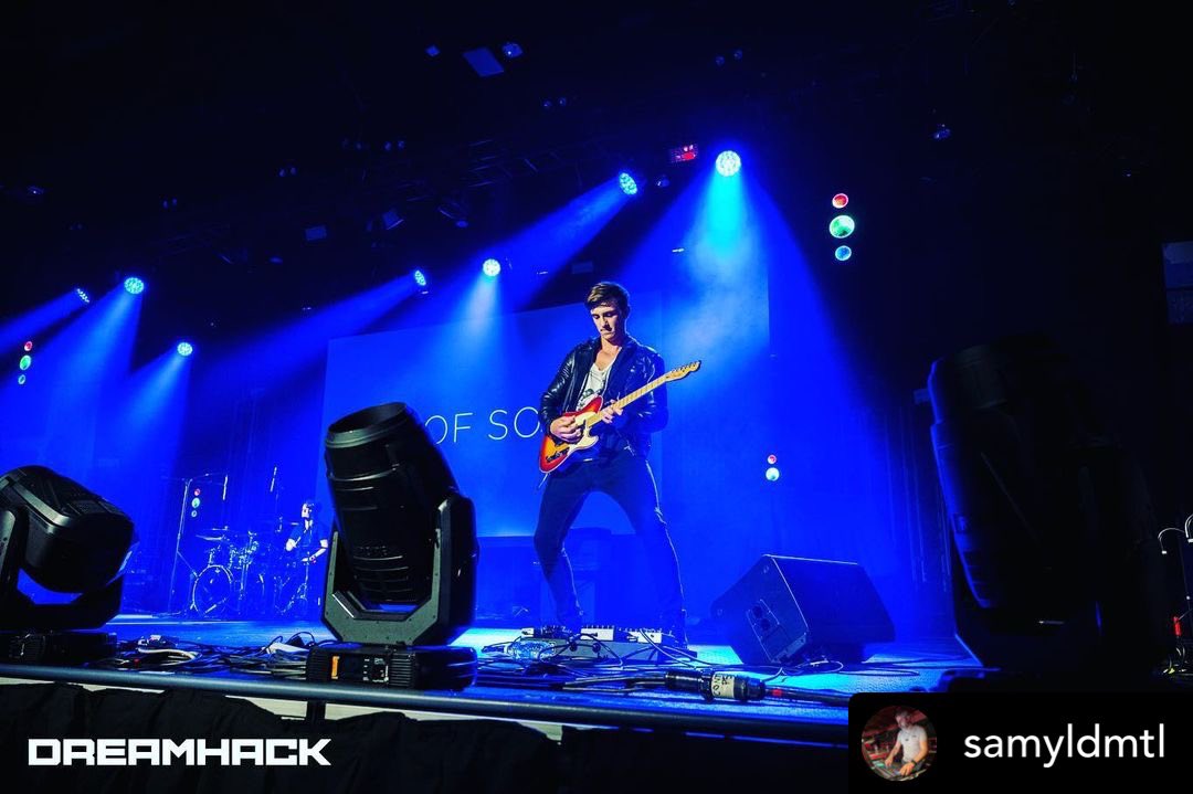 TheRobeWay's tweet photo. In San Diego for Dreamhack 2023 with LD Sam Morabito & a rig using @Robelighting #MegaPointe & #Spiider luminaires supplied by @Solotech_Inc.
#therobeway #robelighting #robeintherig #solotech #concertlighting #dreamhack2023 https://t.co/tWlgjLi3M7
