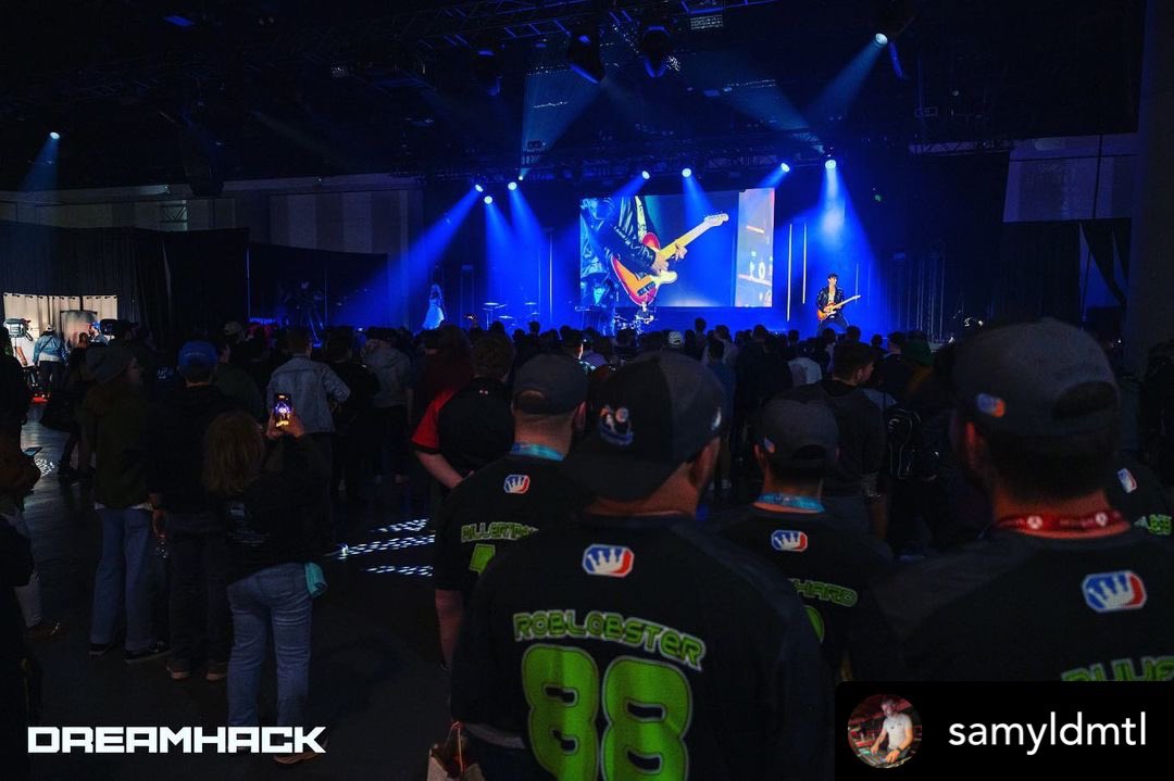 TheRobeWay's tweet photo. In San Diego for Dreamhack 2023 with LD Sam Morabito & a rig using @Robelighting #MegaPointe & #Spiider luminaires supplied by @Solotech_Inc.
#therobeway #robelighting #robeintherig #solotech #concertlighting #dreamhack2023 https://t.co/tWlgjLi3M7