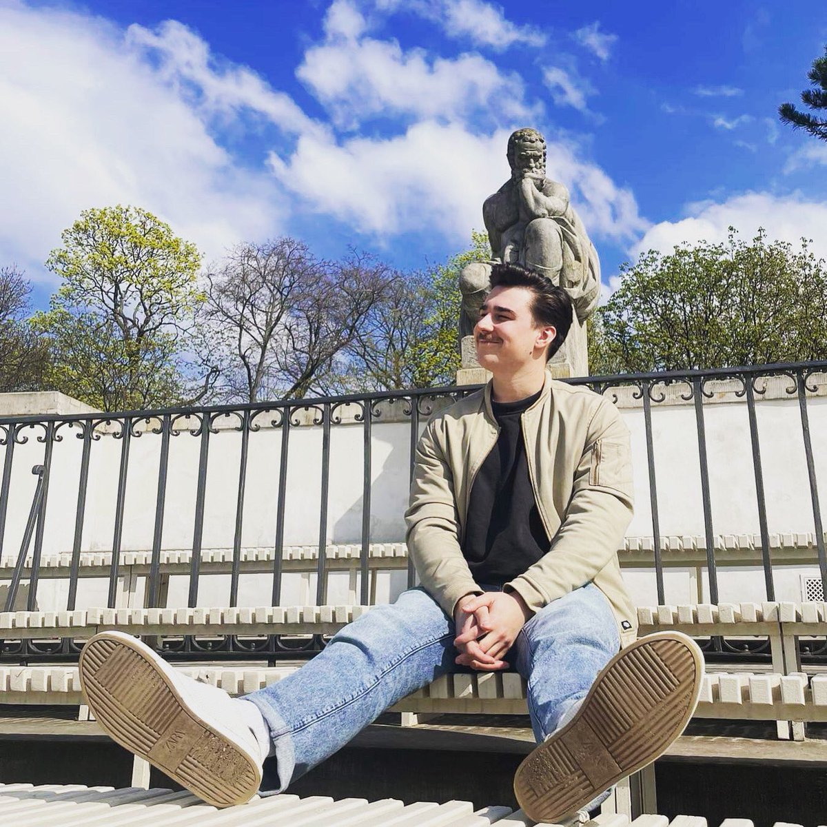 NEW MUSIC THIS FRIDAY?! Yes! We’ve prepared a special one for you with ZENEA &amp; Barmuda - it’s experimental, it’s romantic, it’s summery and it even has a drum &amp; bass part! 🥁 Experience “Nobody Else” on 21.04 and pre-save it here: distrokid.com/hyperfollow/ov…