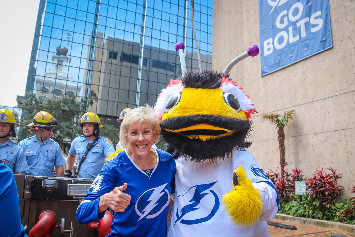 CityofTampa's tweet image. #GOBOLTS! Thank you@TBLightning, @ThunderBugTBL, the Blue Crew, and all the fans who joined us for yesterday&apos;s banner drop at City Hall. 

We&apos;re so excited to #BeTheThunder and cheer on our team in the playoffs! ⚡️💙