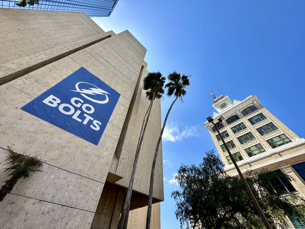 CityofTampa's tweet image. #GOBOLTS! Thank you@TBLightning, @ThunderBugTBL, the Blue Crew, and all the fans who joined us for yesterday&apos;s banner drop at City Hall. 

We&apos;re so excited to #BeTheThunder and cheer on our team in the playoffs! ⚡️💙