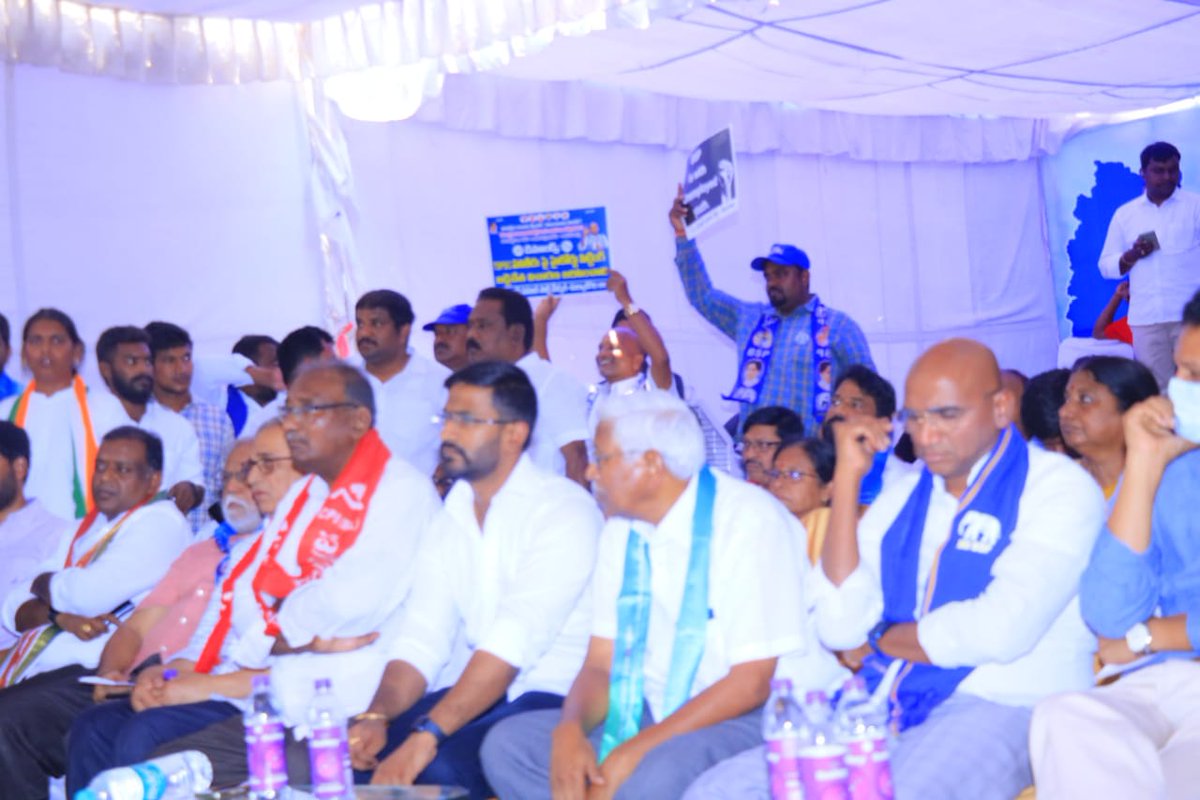 VenkatBalmoor's tweet photo. అఖిలపక్ష పార్టీలు హైదరాబాద్ లోని ధర్నా చౌక్లో #TSPSCPaperLeaks సమస్యపై నిర్వహించిన "నిరుద్యోగుల గోస - అఖిలపక్షం భరోసా" కార్యక్రమంలో పాల్గొనడం జరిగింది. https://t.co/SQb2S5cT1Q