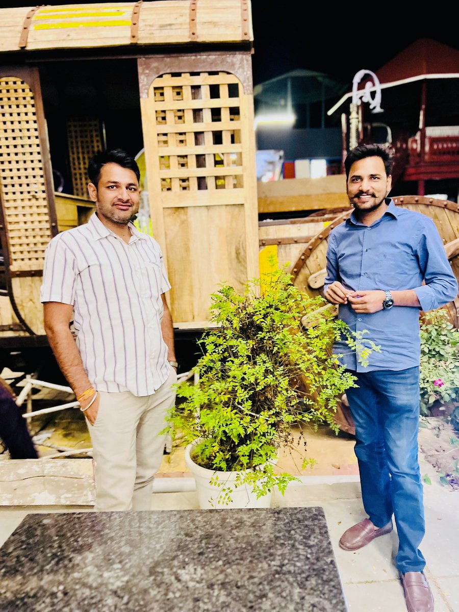 VishramTanwar5's tweet photo. कोई तराजू नहीं होता, रिश्तो को तोलने के लिए,
परवाह बताती है की ख्याल का पलड़ा कितना भारी है।
❤️💐✌️
@Mahaveergurjar_ https://t.co/zD8UNs60u0