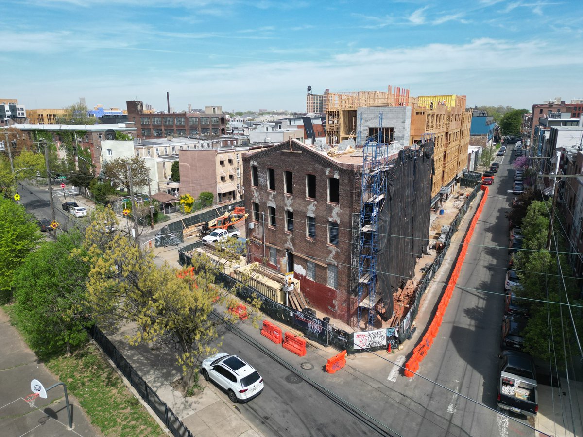 RisingRealEst's tweet photo. Construction Update: The 103-unit new construction + adaptive reuse project at 1700 North Howard Street in South Kensington is progressing quickly. When complete, the project will include multiple retail spaces #philadelphia #realestate https://t.co/njFqHCvsfS