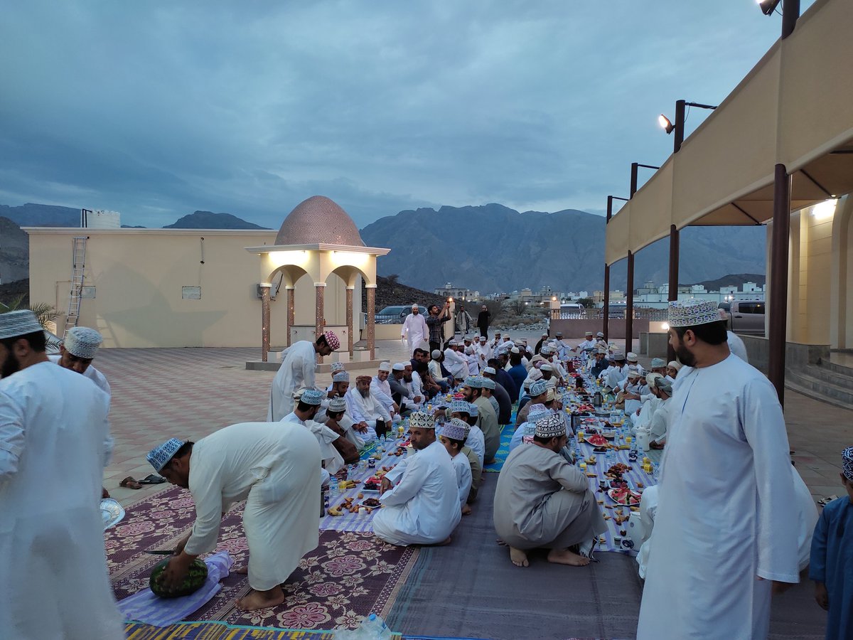 اليوم السابع والعشرين من رمضان 1444
مبادرة أهالي منطقة مرتفعات نخل بولاية نخل بالافطار الجماعي ،
كل الشكر والتقدير على الحضور ، والقائمين على التنظيم.