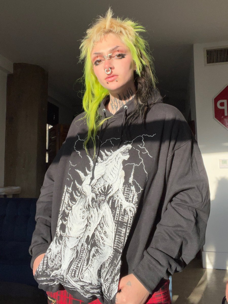 VampireFreaks's tweet photo. Unleash your inner beast in our Gothzilla hoodie like sentient.trash! 🐉💥
#GothZilla #GothHoodie #Punk #SpookyFashion #VampireFreaks #SpookyHoodie #Godzilla #PunkRock #PunkHoodie https://t.co/VzvmLoH4W4