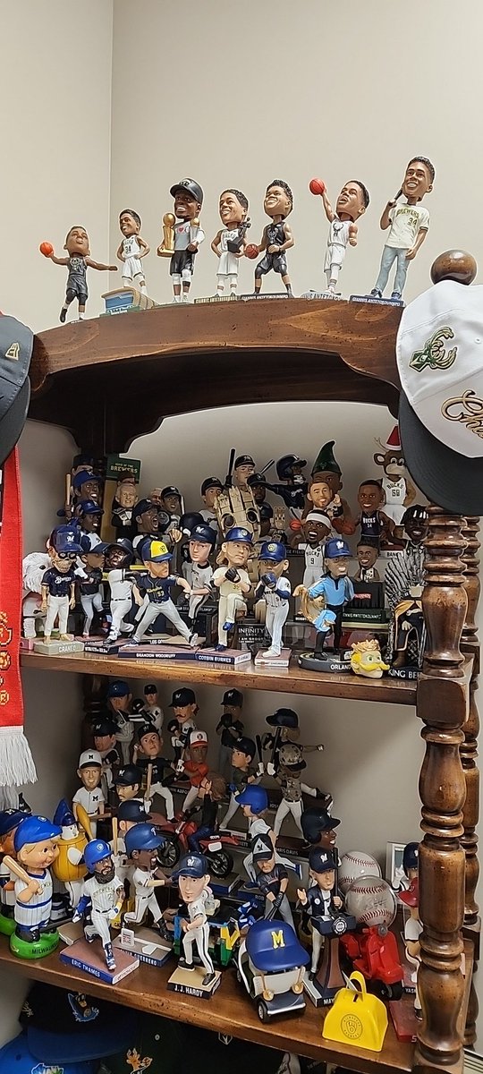 BrewersSoldier's tweet photo. @BobbleheadHall How about this one #bobblehof? King Bernie's head fell off though...need to fix it. https://t.co/7Ar3DRPSDc