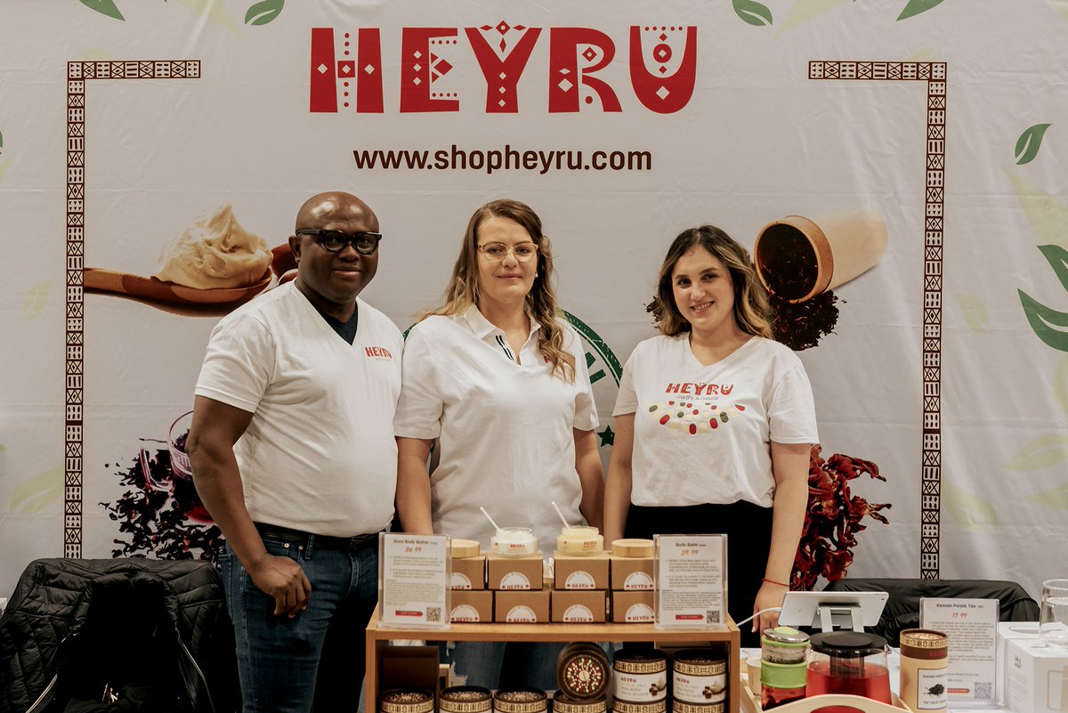 FCCfoodbeverage's tweet photo. Growing up in Nigeria Joseph Edogbeni felt connected to nature. He founded @shopheyru in Winnipeg to help people look and feel healthier. HEYRU ships ethically sourced African teas, oils and body butters across Canada and is exploring export opportunities.
https://t.co/8Jv1avBv97 https://t.co/7liC7XZiGG