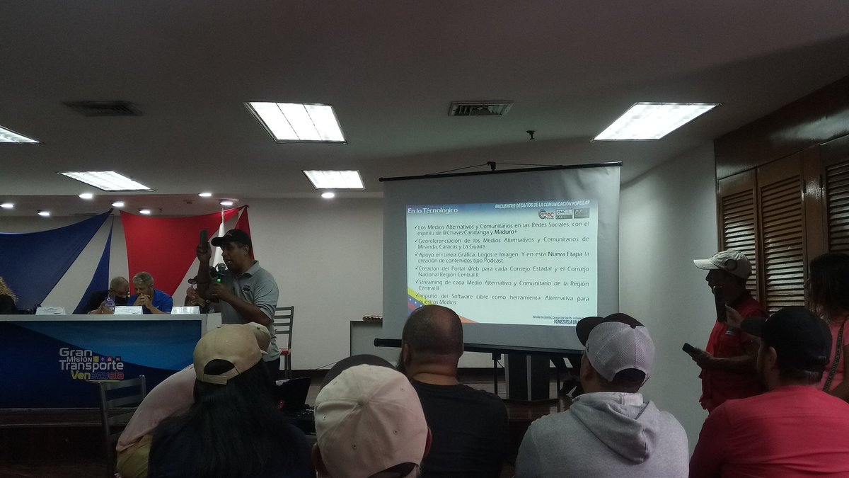 #RevoluciónÉtica
#Venezuela 
#VenezuelaUnaSolaVoz 
#MirandaUnaSolaVoz 
Encuentro desafios de la comunicacion popular ponencia del compañero Robert sobre lo tecnologico.