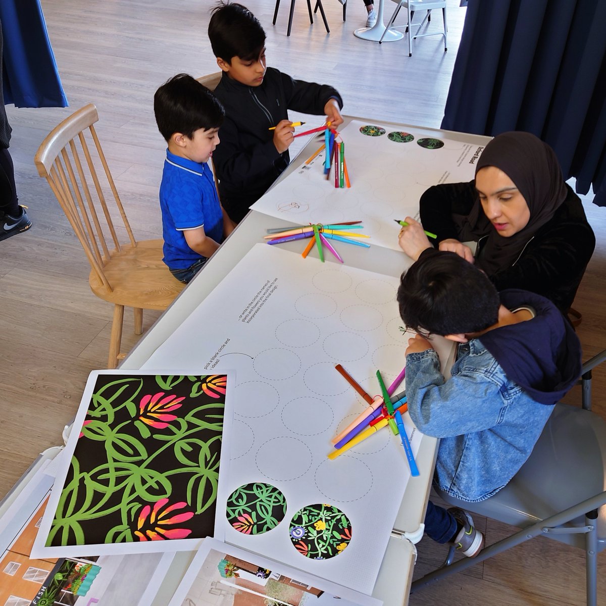 hshaz_reading's tweet photo. We had lots of fun at our first Public Realm workshop yesterday at @Rdng_bsct_fctry! For those who couldn't make it - come along to our 2nd workshop taking place this Monday the 24th at RBF, from 12.30pm onwards. ποΈππ» #rdguk #HSHAZReading #highstreetheritage
πΈ by Feria Urbanism https://t.co/lzeEQxu3DN