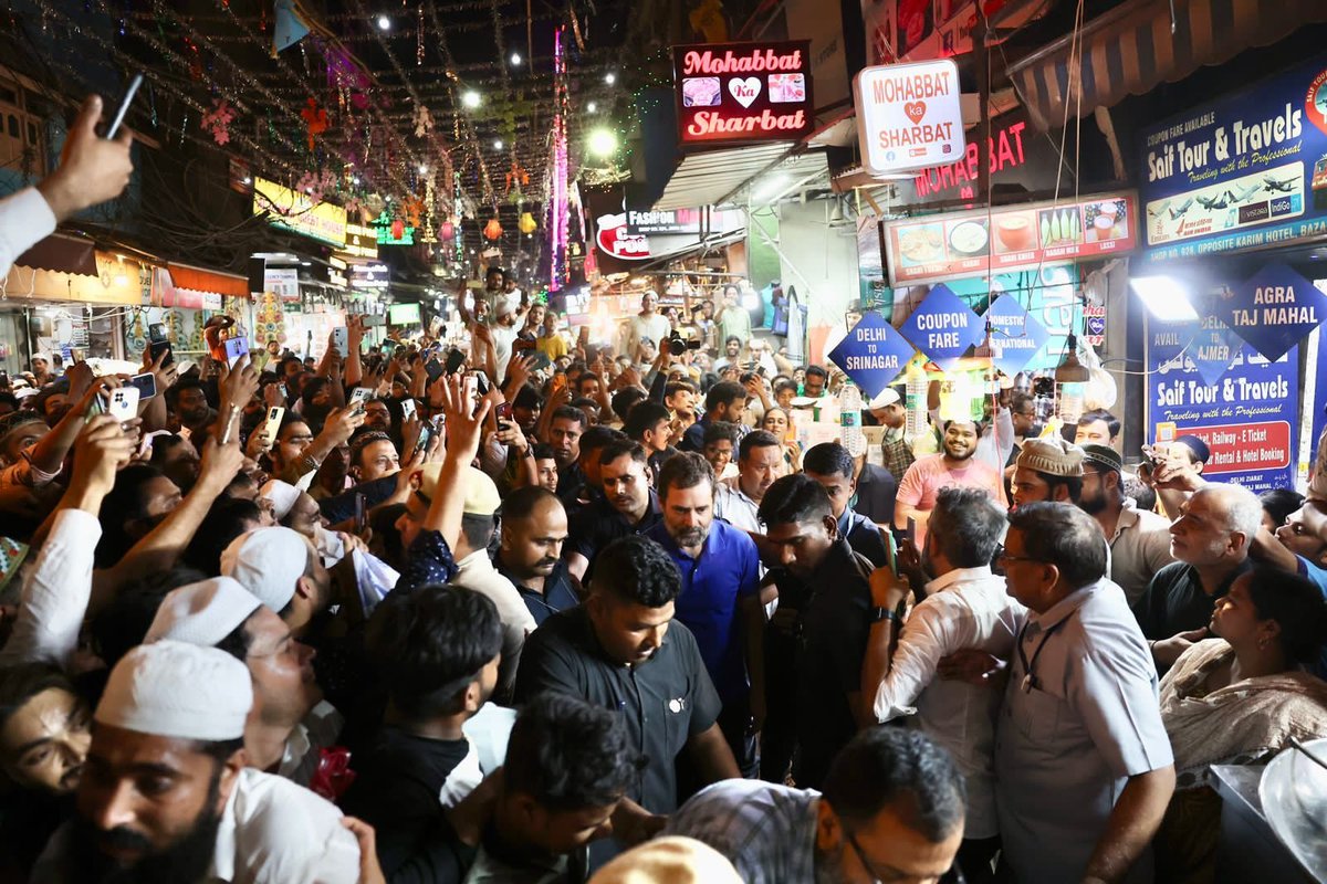 ANI's tweet photo. Delhi | Congress leader Rahul Gandhi visited Old Delhi today evening. https://t.co/WUdDkbJx1f