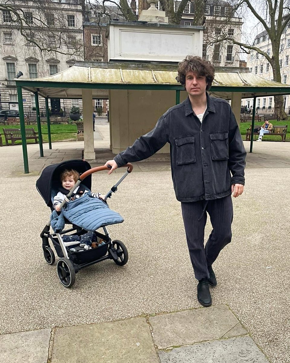 He strolls in his own way 🎶✨ We LOVED spotting front man of <a href="/thekooksmusic/">The Kooks</a> - Luke Pritchard with the #Micralite GetGo!

🔎 ow.ly/uoct50NKpgR