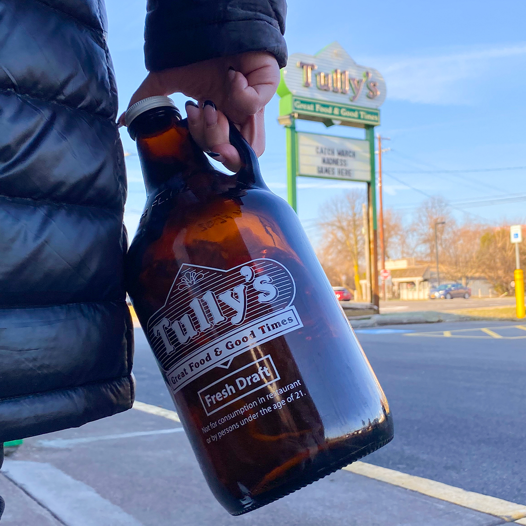 TullysGoodTimes's tweet photo. Enjoy your favorite draft from home with Tully's Growlers🍺🏠
.
.
.
.
#brew #draft #growler #takehome #beer #cheers #sportsbar #tullys #freshdraft https://t.co/yebGpZzRUg