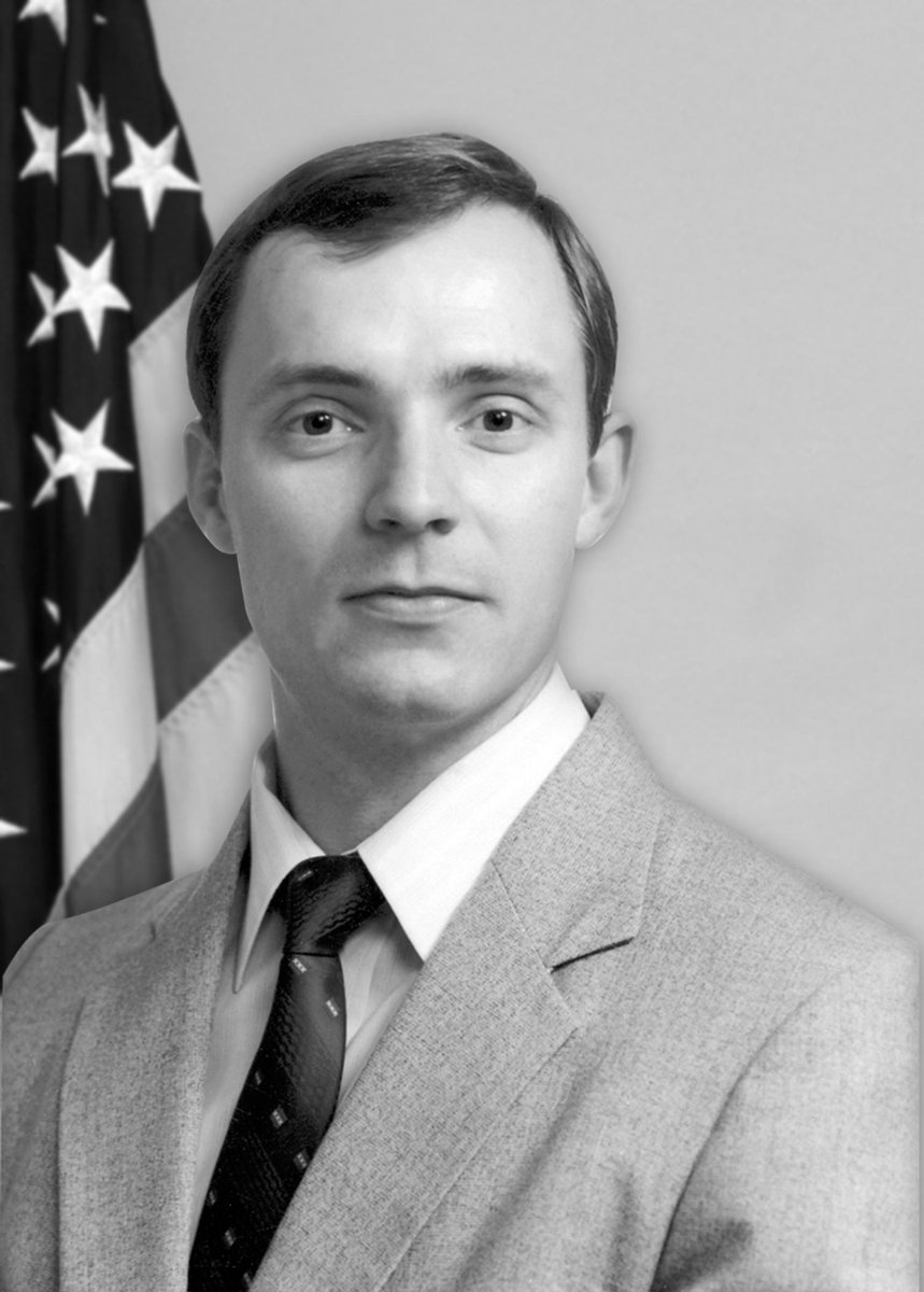 The #FBI honors Special Agent James K. McAllister, who died #OTD in 1986 after falling from a helicopter during a training exercise at the FBI Academy. McAllister was an original member of the Bureau's Hostage Rescue Team. #WallOfHonor fbi.gov/history/wall-o…