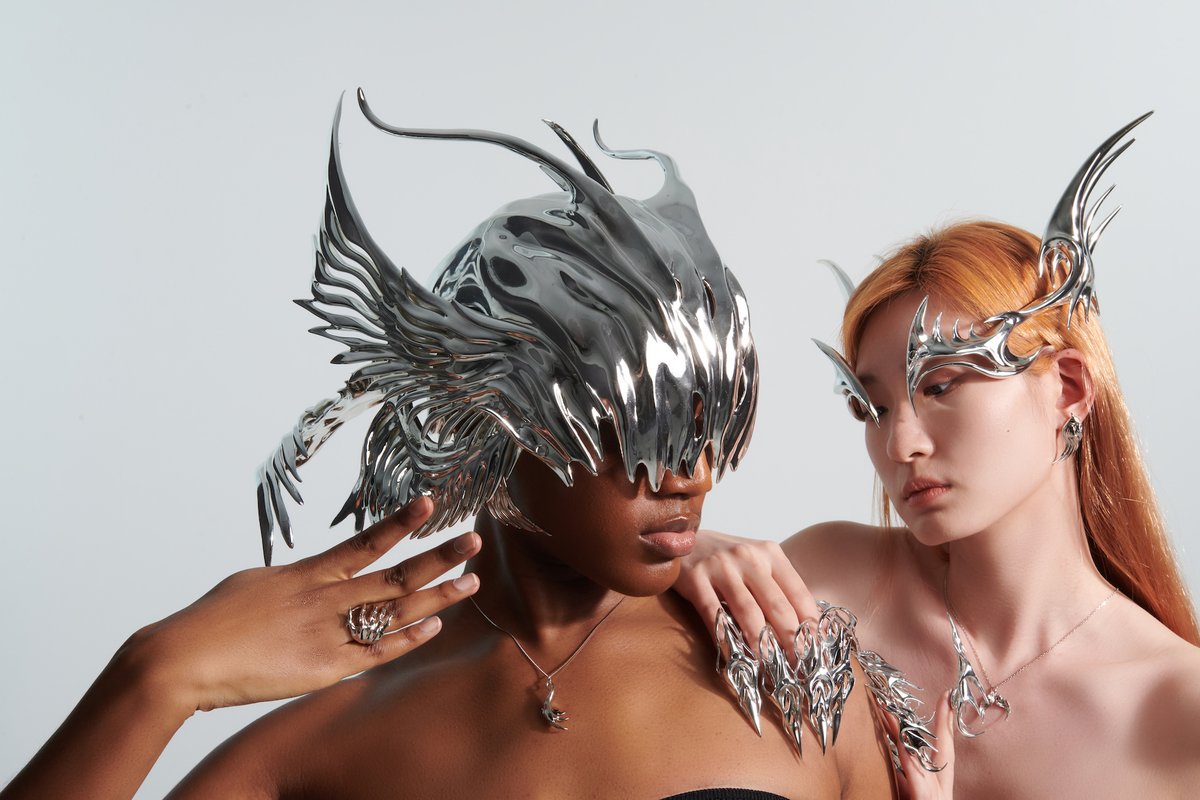 RtClick_Save's tweet photo. 1/ ‍@ashumiss: "In an expanded art world that is increasingly accepting of new media practices, where is the boundary between digital art and fashion?"🧵👇

🖼️:   XTENDED iDENTiTY, Phygital Collection, 2023. Courtesy of XTENDED iDENTiTY https://t.co/webod3Bj0N