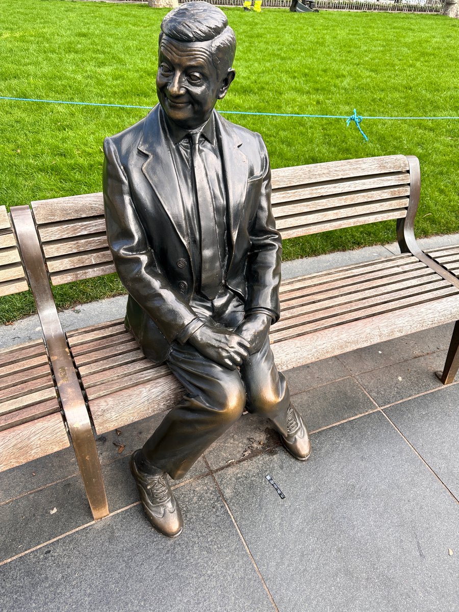 Sat with a couple of friends yesterday waiting for a shop to open #MrBean #Paddingtonbear