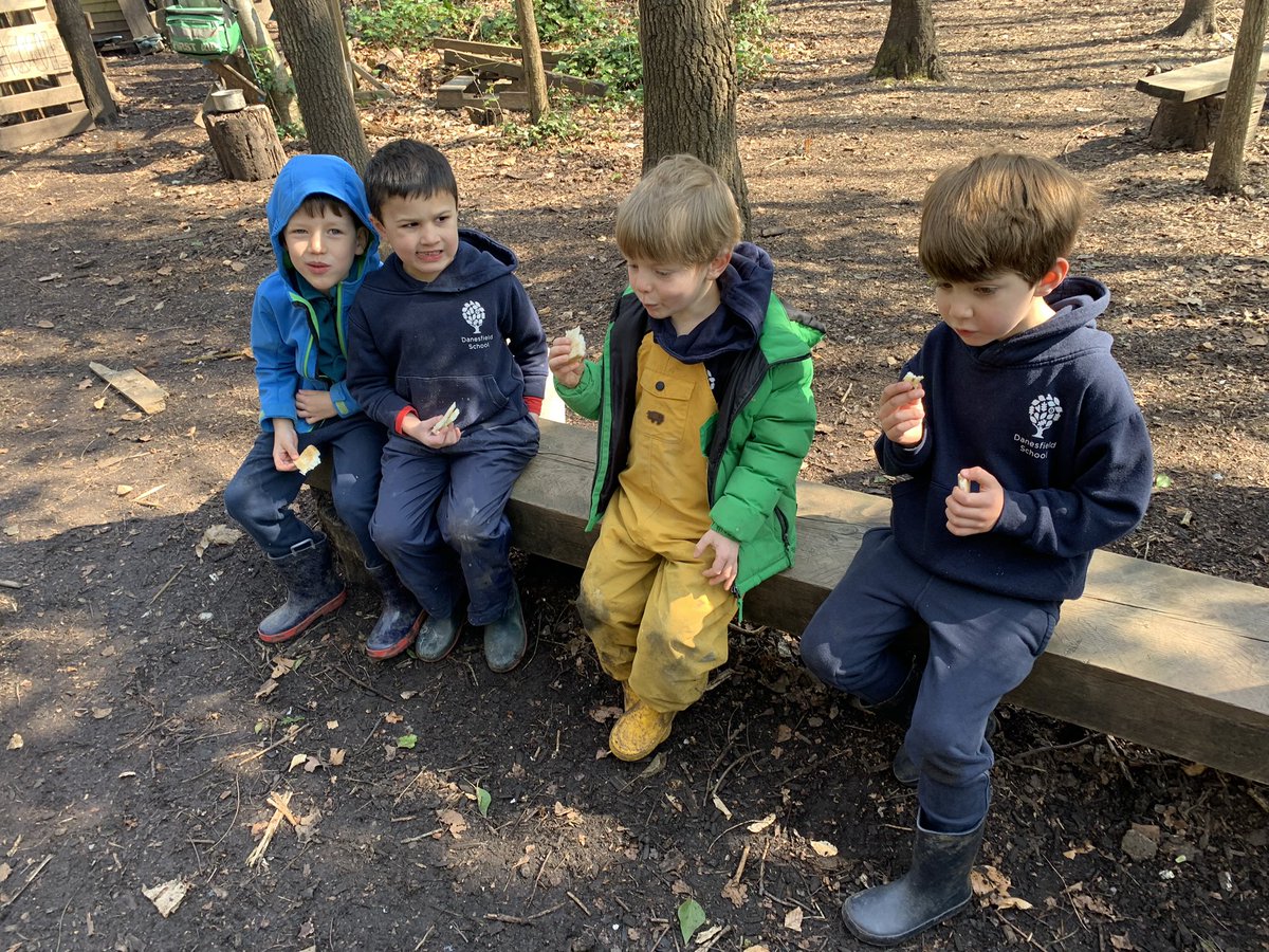 DanesfieldFS's tweet photo. Who wants to try cheese on toast? YR were big fans 🧀 🍞 watched over by their new friend Freddie 🐌 💕🌳 #halloumi #bughunts @DanesfieldSchl @DanesfieldR https://t.co/zy8fnAHG6I