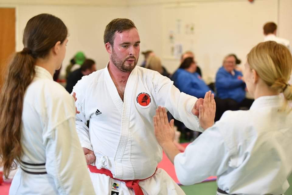 TeamHASK's tweet photo. Our community is like family. ❤️🥰

Training at 19:00 Nimrod Community Centre, GOSPORT, UK 

#teamhask #shotokankarate #karate #selfdefense #sports #fighter #contactsports #selfdevelopment #training #tuesday #tuesdaymotivation #TuesdayThoughts https://t.co/UDWDZbDdUy