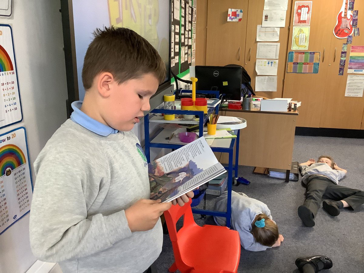 StAgnesPrimary's tweet photo. In RE the children role played the Gospel accounts of the Resurrection. #stagnesre https://t.co/mnGpJmAXaz
