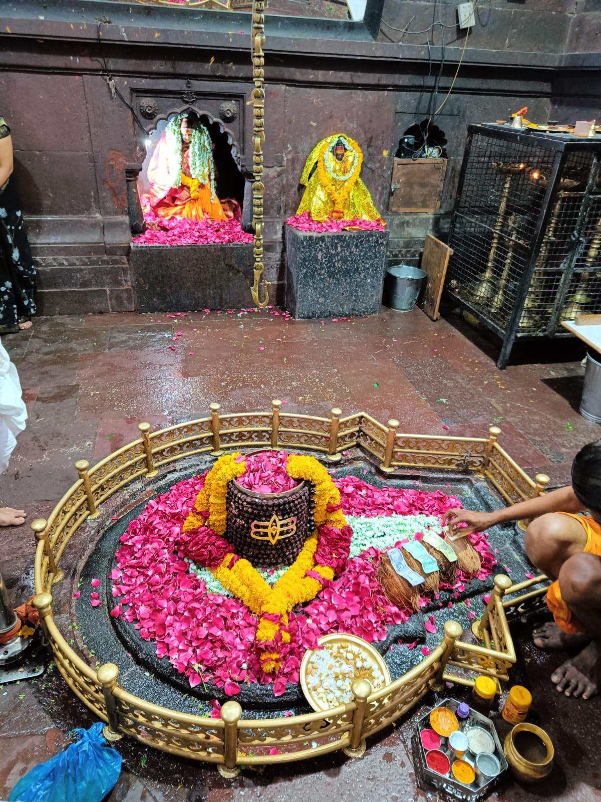 12 Jyotirlingas Of Mahadev on Twitter: "श्री घृष्णेश्वर ज्योतिर्लिंग जी के  आज के संध्या कालीन आरती के दिव्य श्रृंगार दर्शन 18.04.2023  https://t.co/hqsPKLDzkN" / Twitter