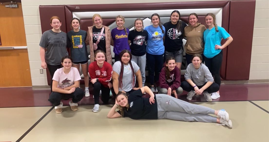 CoachBenesch's tweet photo. A big thank you to @NLlynxsoftball for allowing me to work with this group of pitchers and catchers the past several weeks. They always showed up ready to learn and work. The future of North Linn softball is in good hands with these young ladies!
Have a great season! https://t.co/wzf4xlaLGL