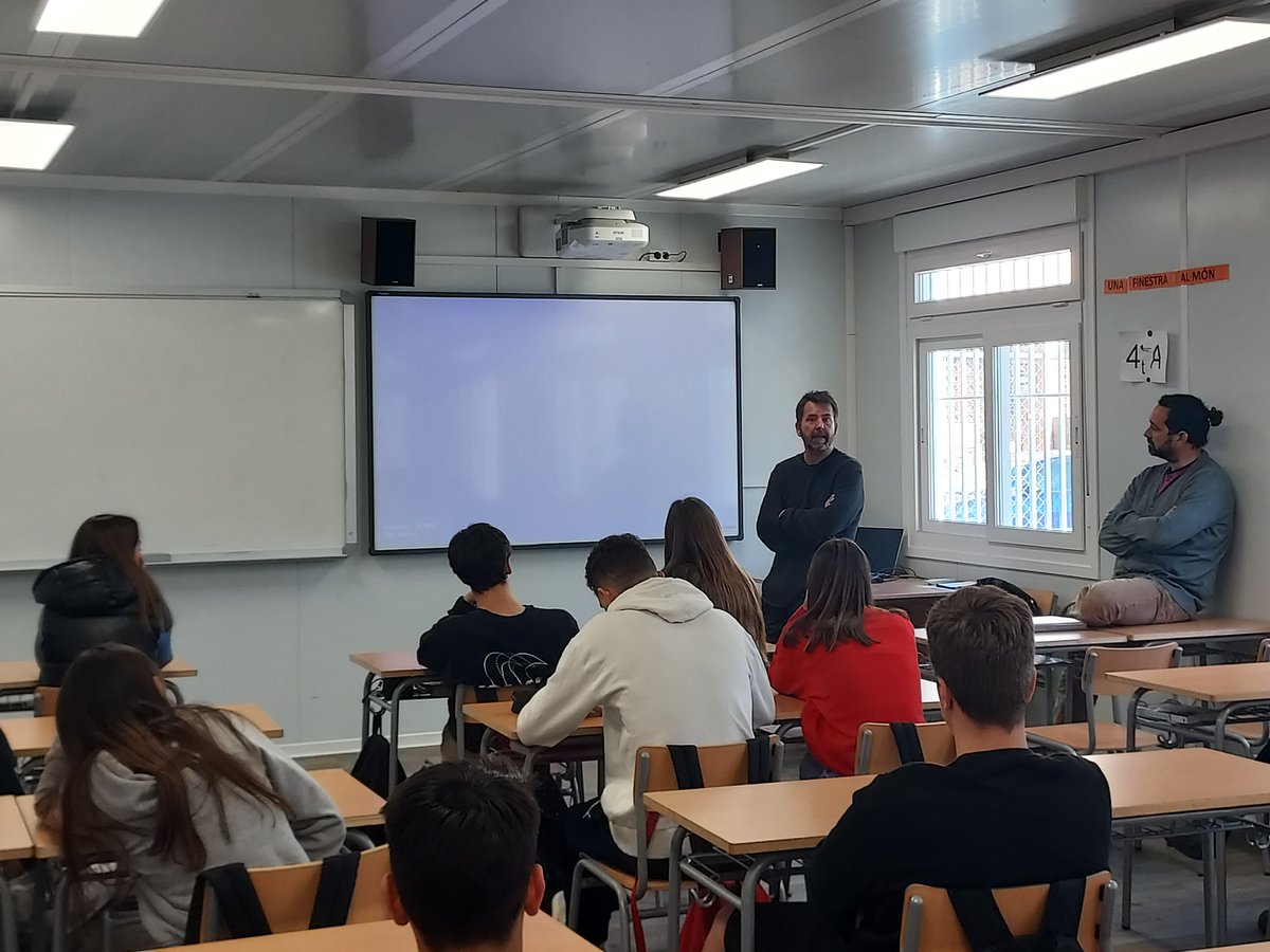 laFOEG's tweet photo. El Jussi Alitalo, CEO de GreenFood Iberica, ha fet una xerrada d'emprenedoria als alumnes de 4t d'ESO de l'Institut Sarrià de Ter.
📷 Fent empresa des de l'escola 📷
Amb el suport de la @DiputacioGirona
#lafoeg #fenempresadesdelescola #projecteescoles https://t.co/IqEwDAwV59