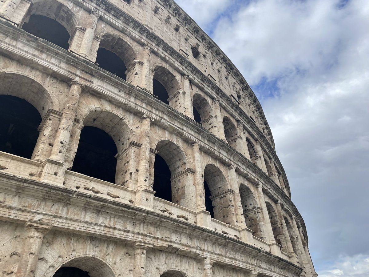 yichen1001's tweet photo. It’s an honor to attend the @RMeSResearch course in Rome with Marcel @MJBroersma and Karin @kfvanes, and nine other creative colleagues. It is such a memorable experience to practice #datawalking in this amazing city! https://t.co/iZYjb8fbII