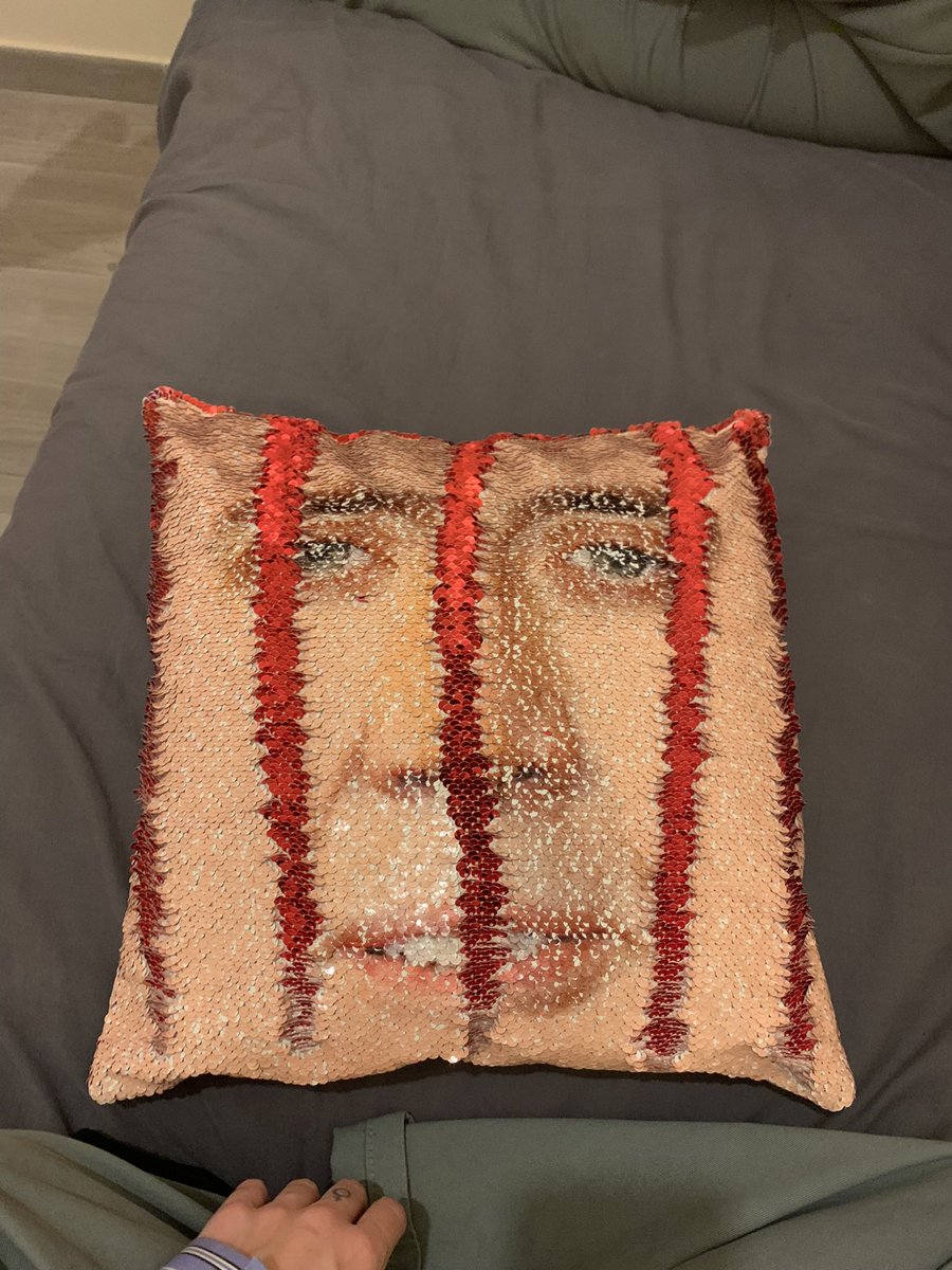 akapoulainne's tweet photo. nicolas cage enjaulado (nicolas in the cage) https://t.co/0Oz1425jE9