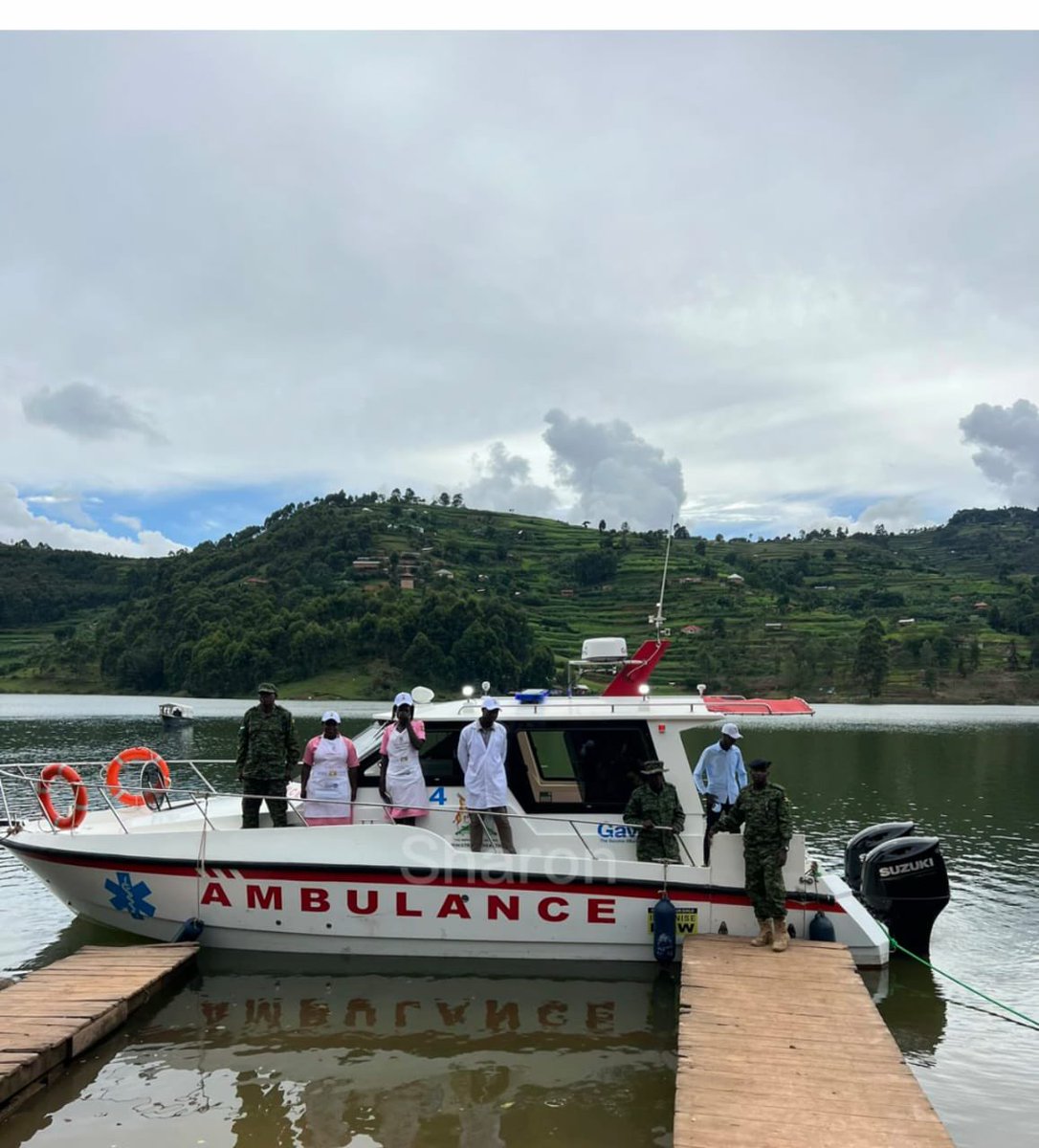 MinofHealthUG's tweet photo. Gen. @mkainerugaba flags off a boat ambulance on the shores of Lake Bunyonyi in Kabale District. This is among the ambulances procured with support from @gavi. This will enhance Emergency Medical Services for communities in the islands and surrounding areas.

📷: Courtesy. https://t.co/KUGjIQrPZ6