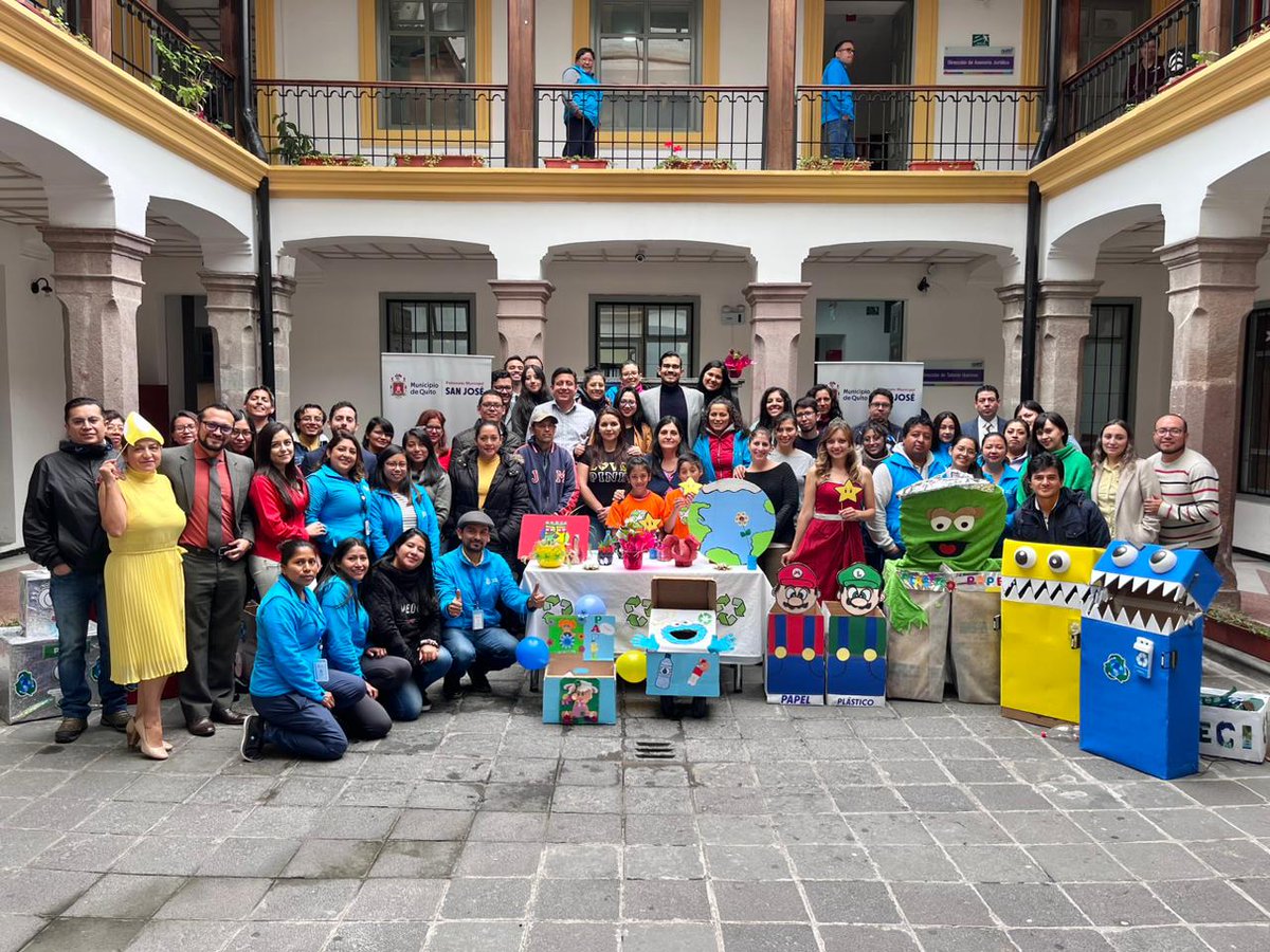 PatronatoSJ's tweet photo. Lanzamos la campaña "Yo reciclo con propósito", parte del trabajo conjunto con @PNUDEcuador mediante el proyecto #Thinkia.
La iniciativa protege el medio ambiente y contribuye al trabajo de los usuarios del Servicio de Personas Habitantes de Calle que laboran como recicladores. https://t.co/URGL57Wadl