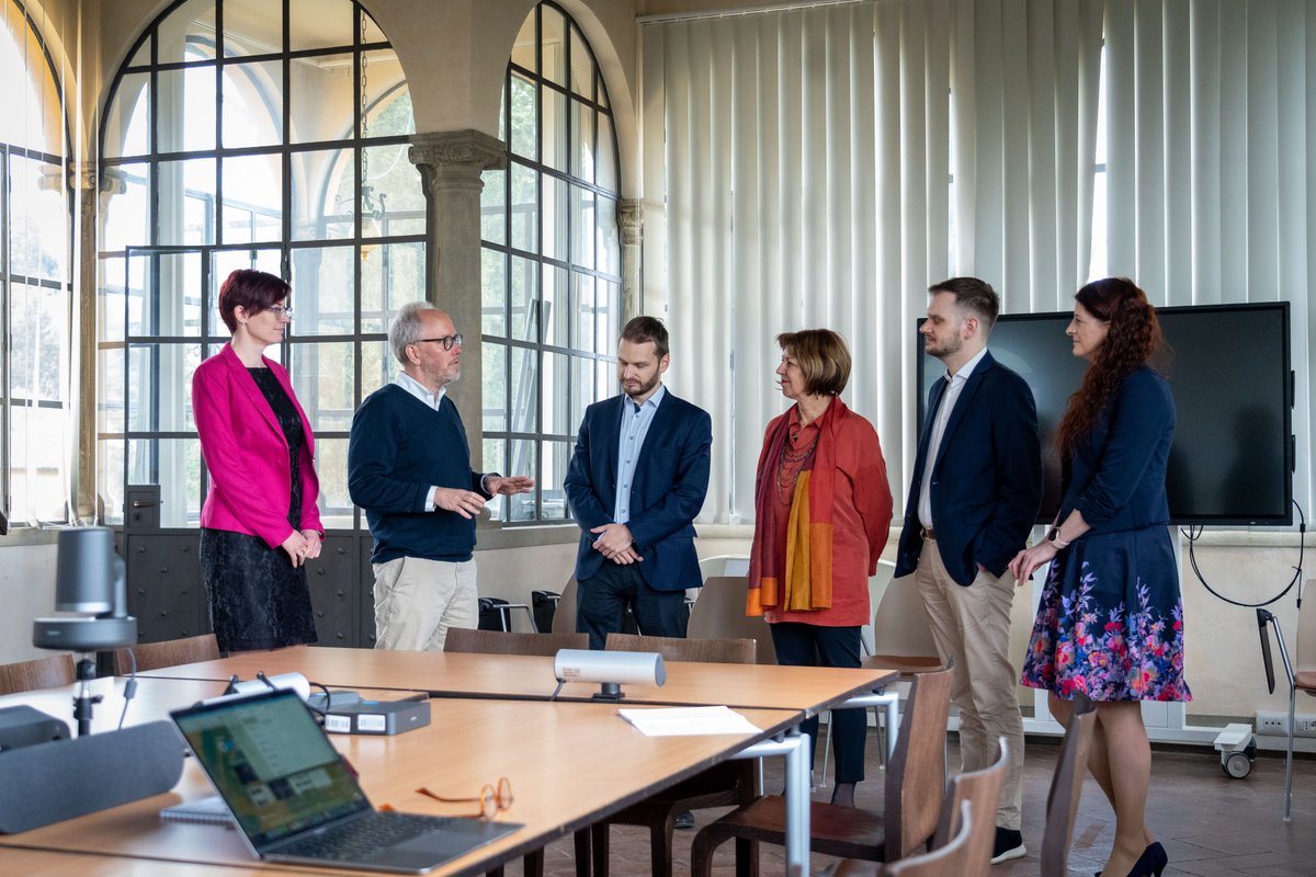 EUI_Schuman's tweet photo. Pleased to have with us colleagues from University of Matějka (UMB) in Slovakia 🇸🇰 visiting to work on the #HorizonProject BRRIDGE and to explore ways to enhance UMB's #research capacity
📸 from their meetings w/ @EUI_EU President, @Ej_Europe &amp; Dean of Research Giacomo Calzolari https://t.co/BIbh1thQ0s