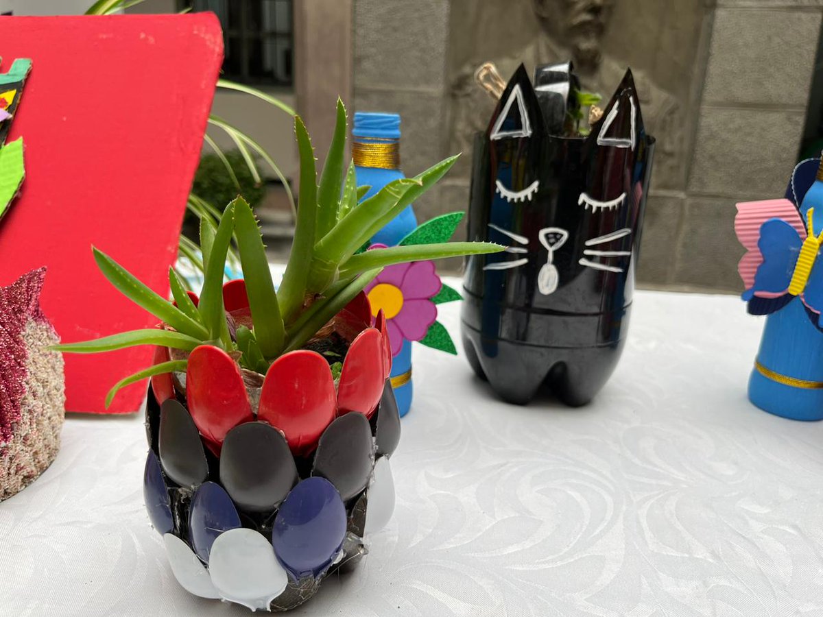 PatronatoSJ's tweet photo. Lanzamos la campaña "Yo reciclo con propósito", parte del trabajo conjunto con @PNUDEcuador mediante el proyecto #Thinkia.
La iniciativa protege el medio ambiente y contribuye al trabajo de los usuarios del Servicio de Personas Habitantes de Calle que laboran como recicladores. https://t.co/URGL57Wadl