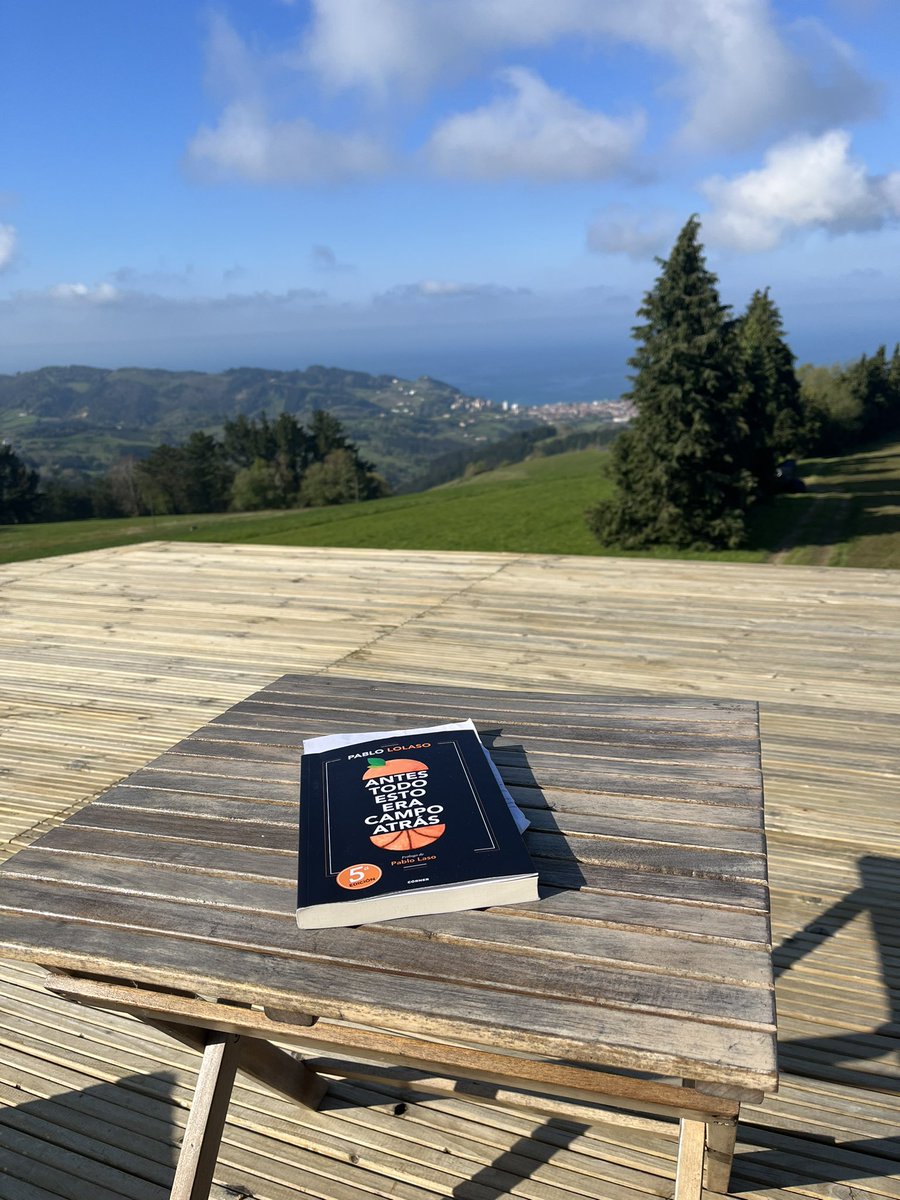 AngelAlfaroIsac's tweet photo. @PabloLolaso 
Vacaciones, buen libro y estas vistas de Zarautz. https://t.co/VdOf5FD8mL