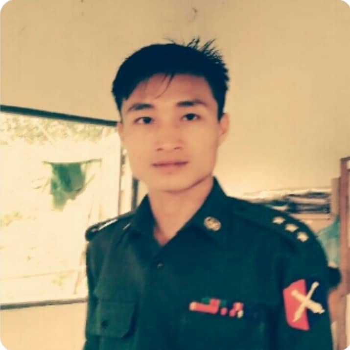 MizzimaNews's tweet photo. သထုံမြို့ အမြှောက်တပ်ရင်းမှ ဗိုလ်ကြီးအဆင့်ရှိသူကို ခရီးသည်ယာဉ်ပေါ်တွင်အရပ်ဝတ်ဖြင့်ဖမ်းမိ
================

https://t.co/aydrDJY8jE

#သထုံမြို့
#အမြှောက်တပ်ရင်း
#ခရီးသည်တင်ယာဉ်
#ဗိုလ်ကြီး
#mizzima https://t.co/wdBLXyvPSI