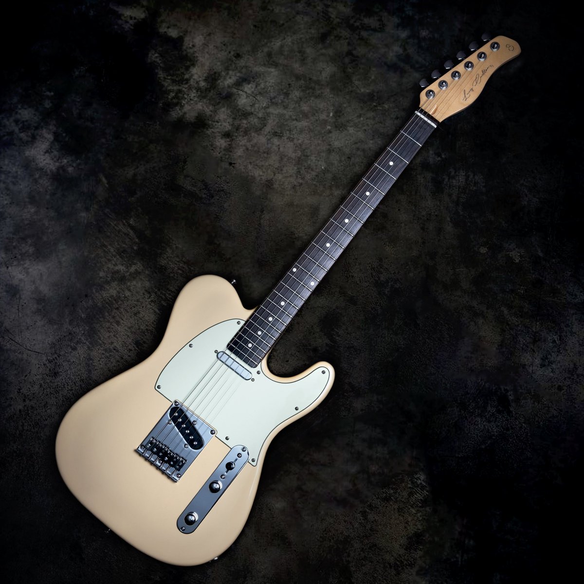 sireusaofficial's tweet photo. Don't wait to get your hands on the new Sire Larry Carlton T3, the T-style for everyone- it has the build, sound quality, and features present in higher valued electric guitars. Available in four expressive colors.
#JoyOfMusic #SireT3 #LarryCarton #SolidSire https://t.co/PZDPcOhIvO