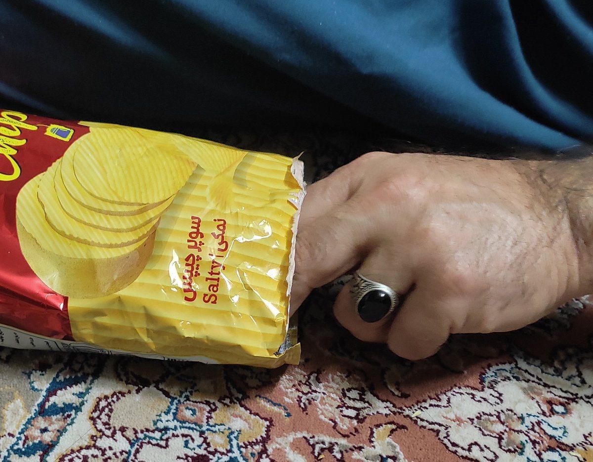 بابام: مگه نگفته بودم این  آشششغالارو نخررر؟؟!!
۵ دقیقه بعد بابام: