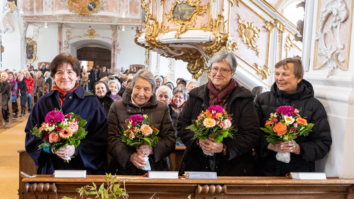 ebmuc's tweet photo. 💛lich willkommen!
Am Sonntag im feierlich Wallfahrtsort #Birkenstein begrüßt: die vier Garser Missionsschwestern Sr. Cäcilia Schwaiger, Sr. Agnes König, Sr. Margret Obereder und Sr. Hildegard Dankl (im Bild v.l.) #Kirche
Bericht des @merkur_de ➡️ https://t.co/9Jc7kOUsN8 https://t.co/P2OKMzCSBC