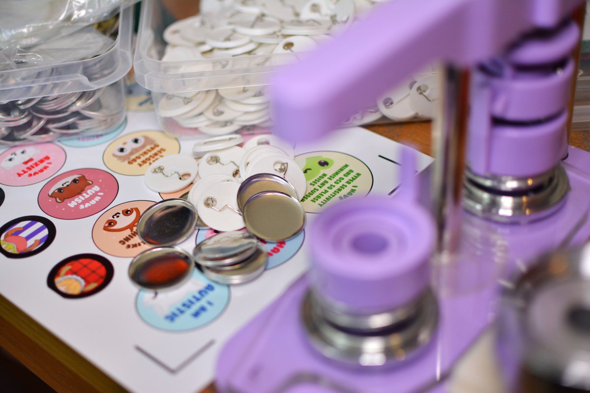 Highodgepodge's tweet photo. 50-100 handmade badges a week is rewarding; it's great that our products are helping people show their pronouns, wear their disabilities &amp; show off their fave fandoms. Three sizes, dozens of designs &amp; custom designs everywhere!
@ https://t.co/i0OvA3o96O
#etsy #smallbusiness #ebay https://t.co/j7u0gEV7J5