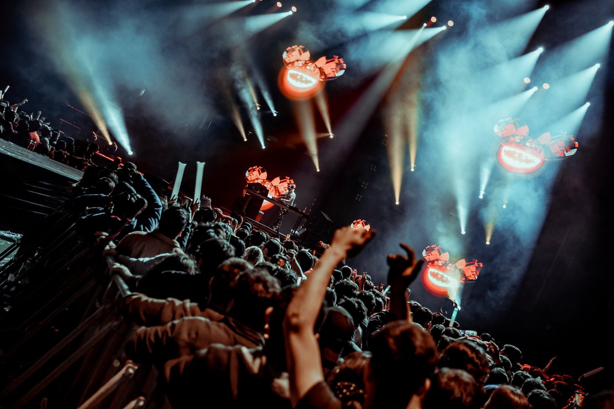 deadmau5's tweet photo. thx Santiago!!! <3 https://t.co/GBgIbt12Ty