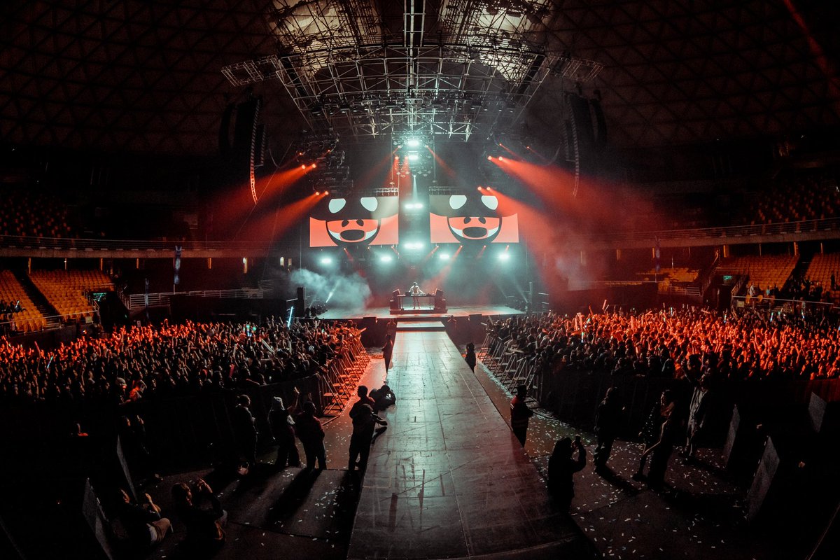 deadmau5's tweet photo. thx Santiago!!! <3 https://t.co/GBgIbt12Ty