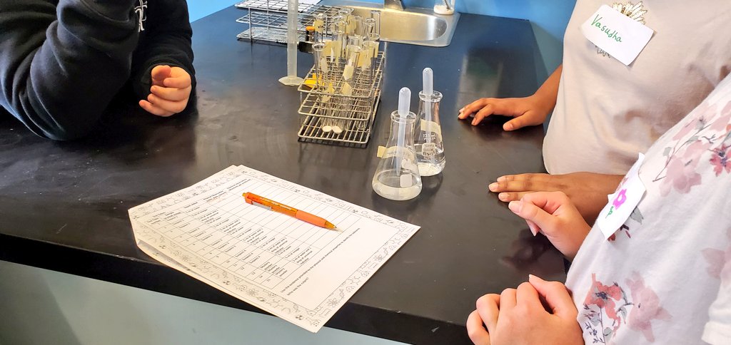 DPCDSBpowerMEup's tweet photo. Science workshop led by students @piratespocock1 for elementary students @DPCDSBpowerMEup #dppowermeup #dpguidance https://t.co/RKEKF2RDdV