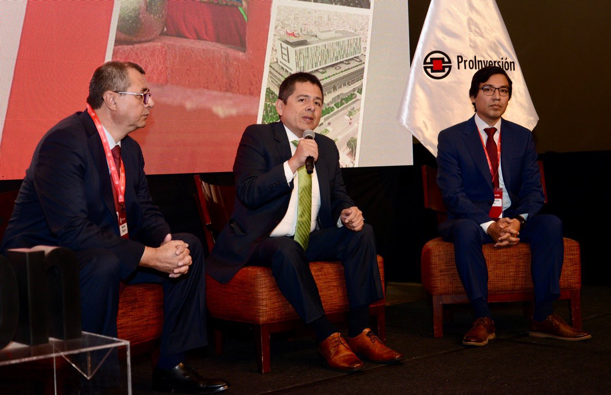 ProInversionPe's tweet photo. Fotogalería📸| El titular de #PROINVERSIÓN, José Salardi y la titular del @MTC_GobPeru, Paola Lazarte, participaron en la presentación de los proyectos Carretera Longitudinal de la Sierra - Tramo 4 y el Ferrocarril Huancayo – Huancavelica.
#GenerandoConfianza en un #PaísQueCrece. https://t.co/chKOL96FwY