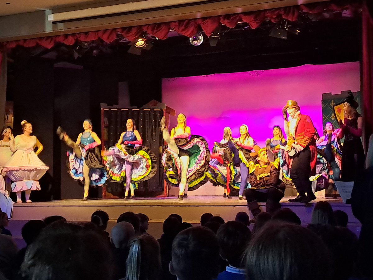 RathanganNS's tweet photo. Well done  to all  @PresWex and @WexCBS for a brilliant production of Beauty and The Beast .It was a wonderful show with such a high standard in acting , dancing ,singing and all round entertainment and is truly a credit to your staff and pupils.All @RathanganNS really enjoyed! https://t.co/UyabhdsaKa