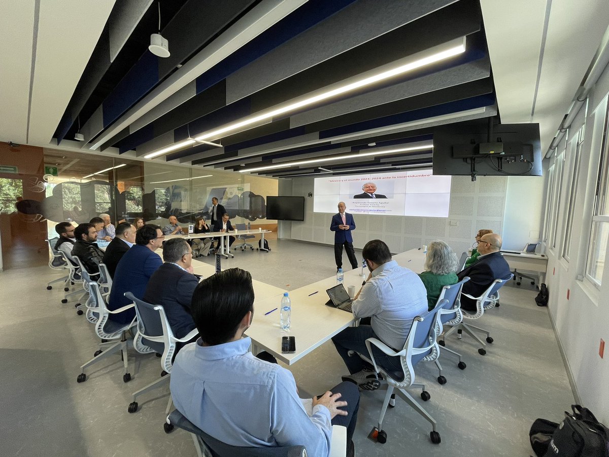 lmalmanza's tweet image. @raymundotenorio sharing economic perspectives at #tecbeyond