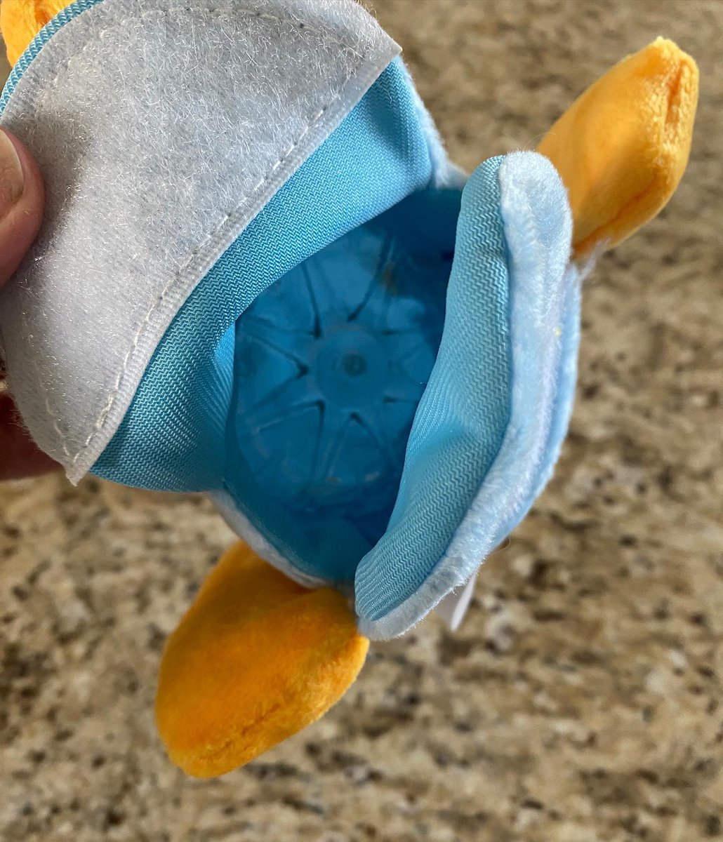 ogsnugglepuppy's tweet photo. Need some peace and quiet after a long workday? Tender-Tuffs Rocco Rocket is a squeaker-free dog toy! 💙

Fill Rocco Rocket with an empty plastic water bottle to make it a crinkle dog toy that'll keep your pup busy for hours!  🚀

📷 @doodlejedi 

#pup #doggo https://t.co/NcP8gbM566